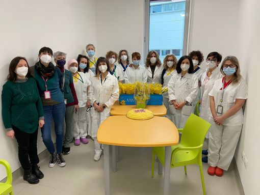 Omaggio floreale alle pazienti di oncologia dell'ospedale di Verduno