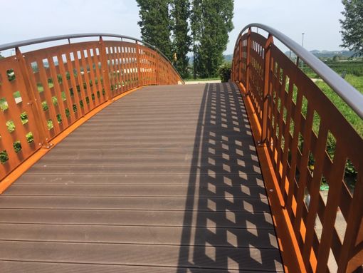 Alba, aperti al pubblico i nuovi ponticelli del Villaggio San Cassiano Alba, aperti al pubblico i nuovi ponticelli del Villaggio San Cassiano