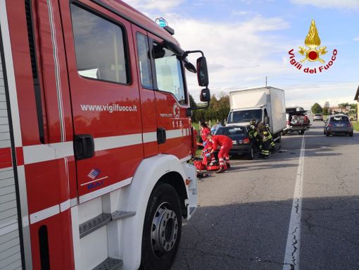 Frontale tra auto e furgone a Vaccheria di Guarene: due feriti, grave un 49enne