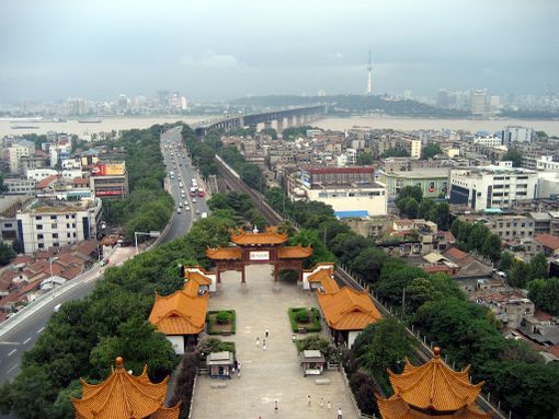 Una veduta di Wuhan, metropoli cinese da 11 milioni di abitanti (Wikipedia)