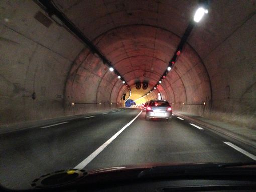 Tunnel di Tenda, due ore di attesa e proteste da entrambi i versanti: il caos alla vigilia del vertice Italia-Francia