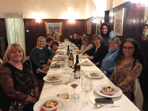 Susanna Camusso ieri sera a Cuneo assieme alle donne della Cgil Susanna Camusso ieri sera a Cuneo assieme alle donne della Cgil