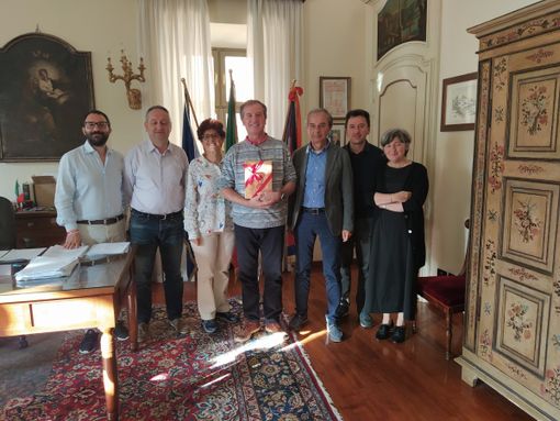 Bra: il ringraziamento della Giunta all’ex dirigente scolastico Giacone