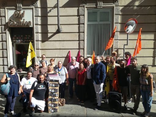 Gioco d'azzardo legale, 12mila firme per chiedere alla Regione una nuova legge: "Ci vanno di mezzo i più fragili" Gioco d'azzardo legale, 12mila firme per chiedere alla Regione una nuova legge: "Ci vanno di mezzo i più fragili"