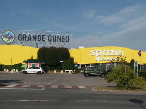 Tabaccherie aperte nei centri commerciali e distributori automatici aperti anche di notte