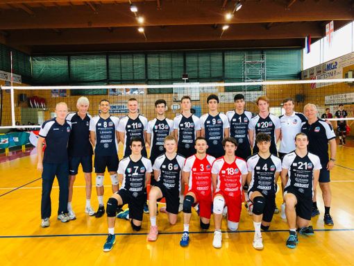 La squadra Under 19 del Cuneo Volley La squadra Under 19 del Cuneo Volley