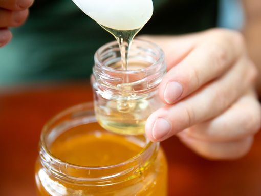 Giornata api, Coldiretti Cuneo: "Bene le produzioni primaverili di miele".  In Granda attivi 1.600 apicoltori che curano 60mila alveari