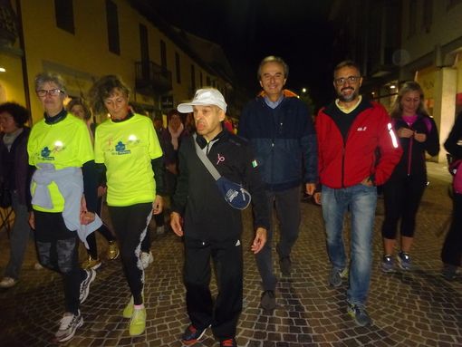 Bra, tornano le camminate serali organizzate dalle associazioni “Noi come te. Donne operate al seno” e “Bra Walking”