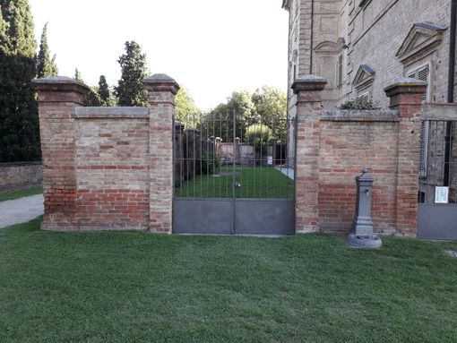 Il muro che l'Amministrazione govonese intenderebbe rimuovere