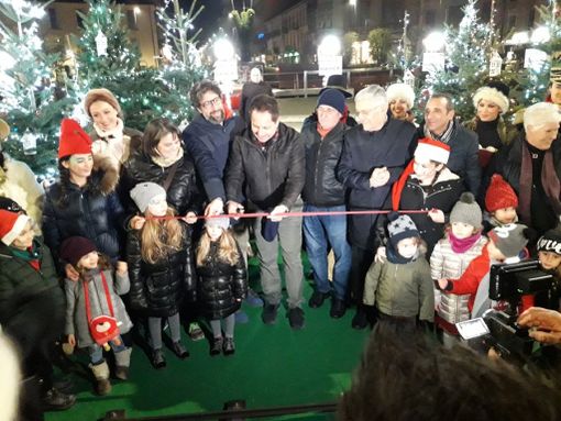 L'ad di Egea PierPaolo Carini inaugura il villaggio di Natale allestito in piazza Ferrero