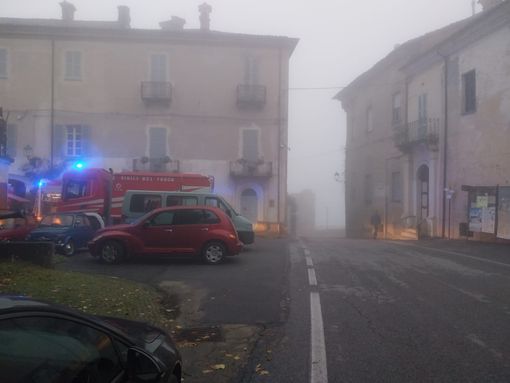 Vigili del Fuoco al lavoro per l'incendio in un'abitazione di Clavesana