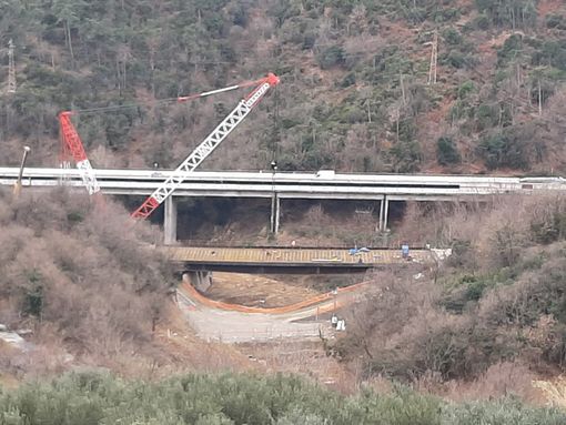 Crollo viadotto A6 Torino Savona: posato il ponte in acciaio, entro il 7 marzo la possibile riapertura (VIDEO)