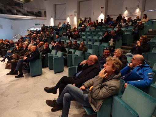 Neve e caos sulle strade: obbligo di dotazioni invernali su tutte le provinciali