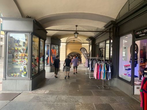 Saldi, avvio al rallentatore: caldo e crisi scoraggiano i consumatori