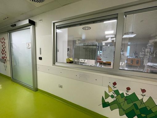 Bimbo morto di Covid al Regina Margherita: decesso causato da una necrosi del tessuto muscolare [VIDEO]