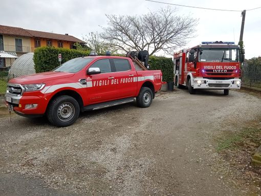 Incendio a un camino a Sommariva del Bosco: soccorsa una persona