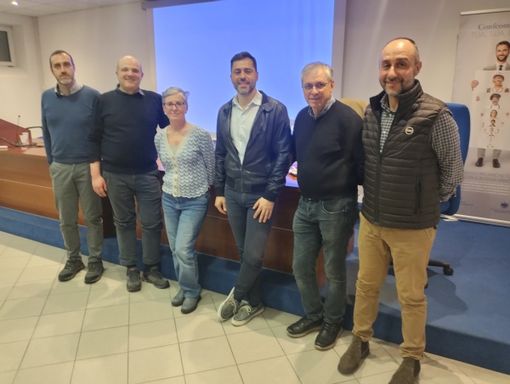 Uno scatto relativo all' incontro tra i macellai tradizionali ed i dirigenti servizi veterinari delle Asl Cn1 e Asl Cn2 Uno scatto relativo all' incontro tra i macellai tradizionali ed i dirigenti servizi veterinari delle Asl Cn1 e Asl Cn2