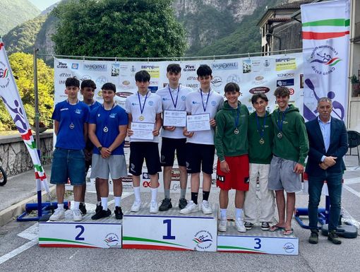 Giovanni Tassone, Tobia Serra e Tommaso Nadelle sul podio della gara a squadre Giovanni Tassone, Tobia Serra e Tommaso Nadelle sul podio della gara a squadre