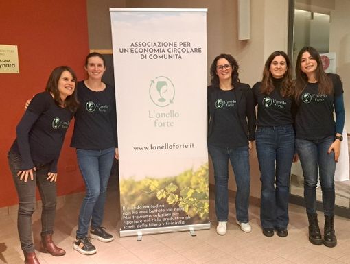 Riciclate 12 tonnellate di liner tra Langhe e Roero con l'associazione "L'anello forte"