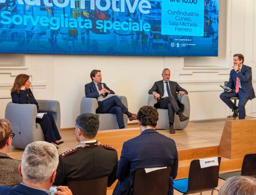 In Sala Michele Ferrero l'incontro promosso da Confindustria Cuneo e Confartigianato Cuneo: sul palco Paglia, Tronzano, Bergesio e Bignami In Sala Michele Ferrero l'incontro promosso da Confindustria Cuneo e Confartigianato Cuneo: sul palco Paglia, Tronzano, Bergesio e Bignami