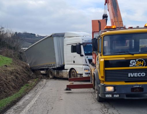 Da poco concluse le operazioni di recupero del mezzo