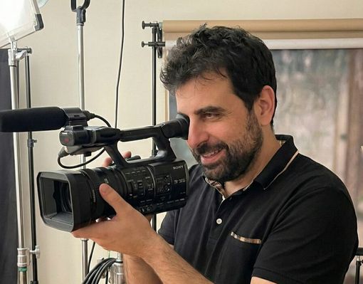 Regista e produttore indipendente, ha firmato "E fu sera e fu mattina", "La terra buona", il documentario "A Riveder le Stelle" (2022) e ha prodotto "Il vento soffia dove vuole" Regista e produttore indipendente, ha firmato "E fu sera e fu mattina", "La terra buona", il documentario "A Riveder le Stelle" (2022) e ha prodotto "Il vento soffia dove vuole"