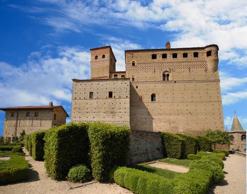 “Castello segreto” a Serralunga d’Alba: sabato 16 agosto i visitatori vivranno l’unica notte in cui si svela tutto