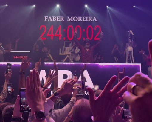 Alcune immagini che testimoniano l'impresa realizzata dal 59enne dj saluzzese Alcune immagini che testimoniano l'impresa realizzata dal 59enne dj saluzzese