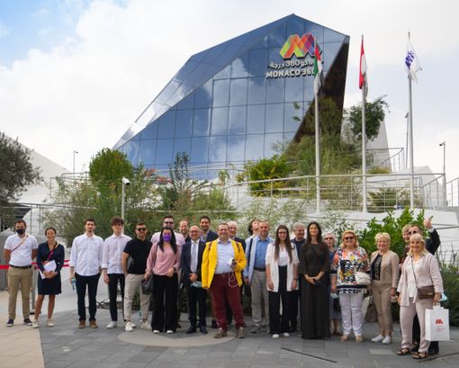 La delegazione di Polofoodwine a Expo Dubai, davanti al padiglione del Principato di Monaco La delegazione di Polofoodwine a Expo Dubai, davanti al padiglione del Principato di Monaco