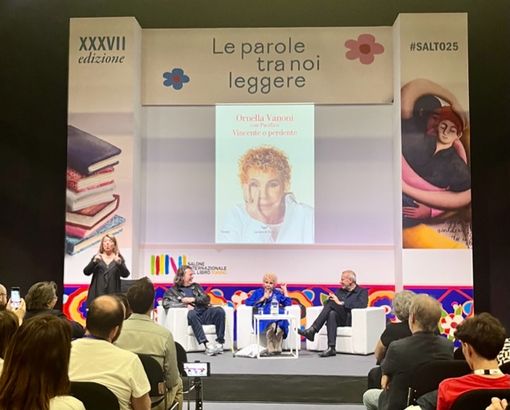 Ornella Vanoni sul palco del Salone del Libro di Torino Ornella Vanoni sul palco del Salone del Libro di Torino