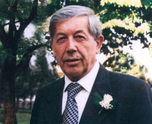 Giulio Parusso, storico e giornalista, fondatore e primo direttore del Centro Studi "Fenoglio", figura che ha lasciato un grande vuoto nel panorama culturale della capitale delle Langhe Giulio Parusso, storico e giornalista, fondatore e primo direttore del Centro Studi "Fenoglio", figura che ha lasciato un grande vuoto nel panorama culturale della capitale delle Langhe