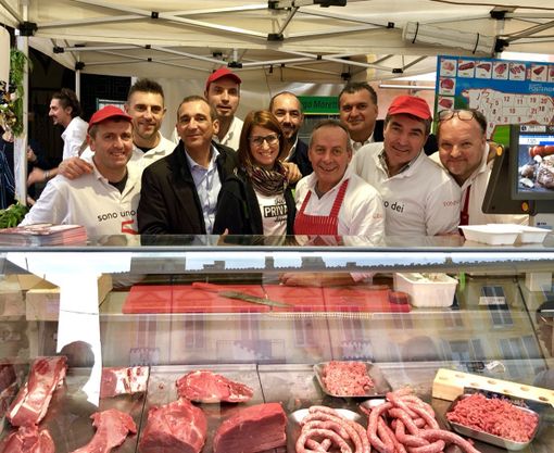 Il 26 e 27 ottobre la rassegna organizzata dai macellai aderenti all’Associazione Commercianti Albesi Il 26 e 27 ottobre la rassegna organizzata dai macellai aderenti all’Associazione Commercianti Albesi