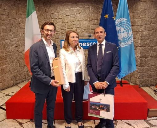Emanuele Bolla e Marco Scuderi con Denise Bax, segretario generale Unesco per le città creative