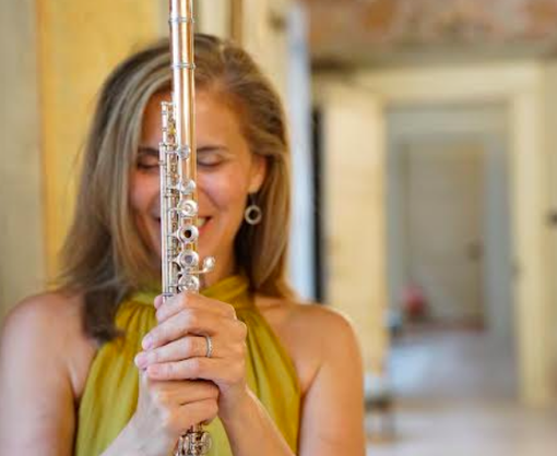 Da Chicago a Mondovì, la flautista Rena Urso accoglie il solstizio d’estate a Palazzo Fauzone Da Chicago a Mondovì, la flautista Rena Urso accoglie il solstizio d’estate a Palazzo Fauzone