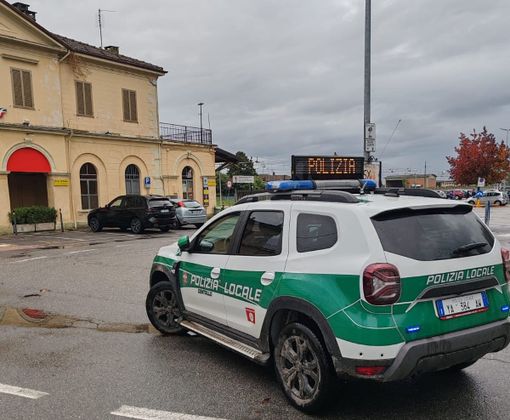 Guida con la patente sospesa dopo aver provocato diversi incidenti: donna di Centallo fermata dalla polizia locale Guida con la patente sospesa dopo aver provocato diversi incidenti: donna di Centallo fermata dalla polizia locale