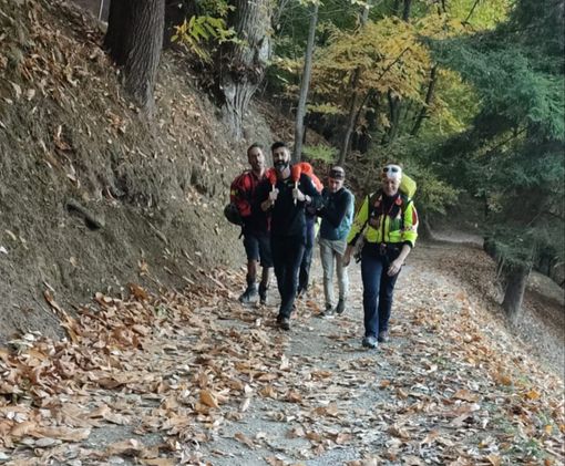 Cade in mountain bike nei boschi di Borgo San Dalmazzo. 41enne recuperato e trasportato a spalla verso l'ambulanza