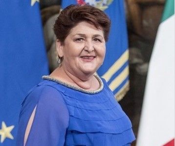 Teresa Bellanova è nata il 17 agosto 1958 a Ceglie Messapica, in provincia di Brindisi. Dal 5 settembre è il nuovo ministro alle Politiche Agricole Alimentari e Forestali Teresa Bellanova è nata il 17 agosto 1958 a Ceglie Messapica, in provincia di Brindisi. Dal 5 settembre è il nuovo ministro alle Politiche Agricole Alimentari e Forestali