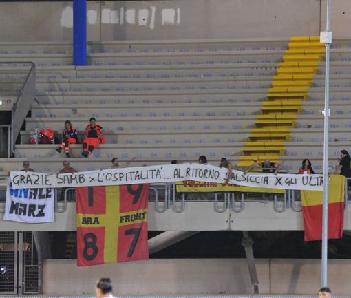 Lo striscione dei tifosi braidesi apparso allo stadio di San Benedetto del Tronto Lo striscione dei tifosi braidesi apparso allo stadio di San Benedetto del Tronto