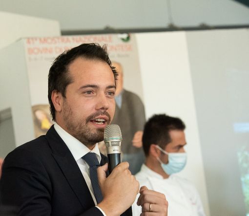 ELEZIONI / Carrù, il sindaco uscente Nicola Schellino si ricandida ELEZIONI / Carrù, il sindaco uscente Nicola Schellino si ricandida