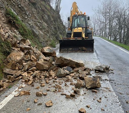La frana degli scorsi giorni sulla sp213 di Garessio