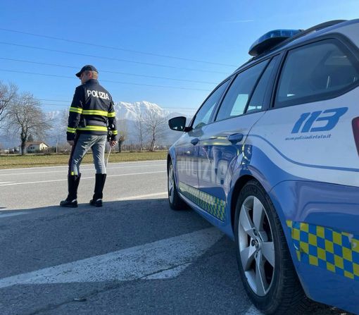 Alimenti trasportati senza catena del freddo: sequestro della Stradale di Mondovì