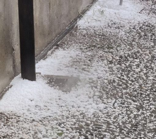 La grandine caduta a Fossano poco dopo le 16 di oggi La grandine caduta a Fossano poco dopo le 16 di oggi