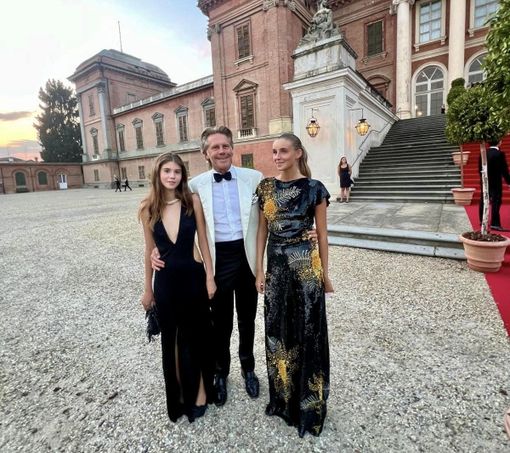 Emanuele Filiberto con le figlie in una precedente visita al castello di Racconigi