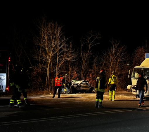 Clavesana, violento scontro tra auto e furgone sulla Fondovalle: mamma e figlia in codice rosso