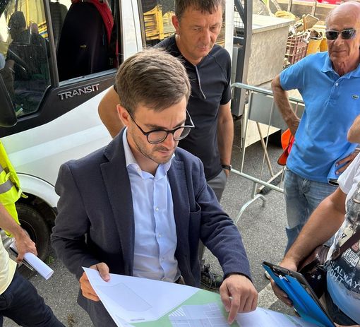 Il sindaco Alberto Gatto durante il sopralluogo al Mussotto