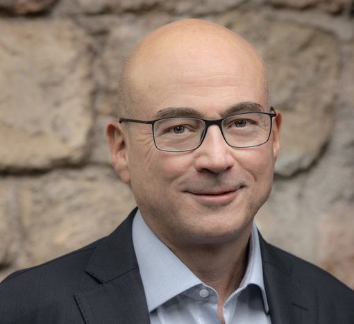 Aldo Cazzullo in uno scatto di Giulia Natalia Comito Aldo Cazzullo in uno scatto di Giulia Natalia Comito