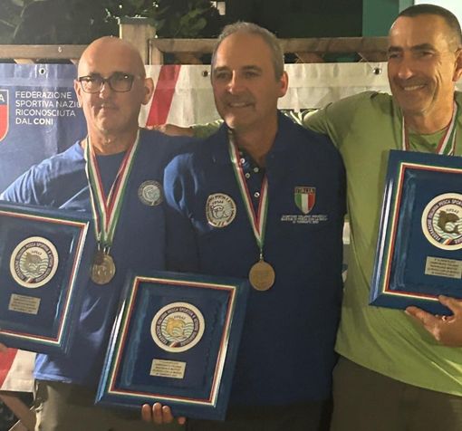 Il racconigese Domenico Taricco (al centro) neo campione italiano di Pesca a Mosca