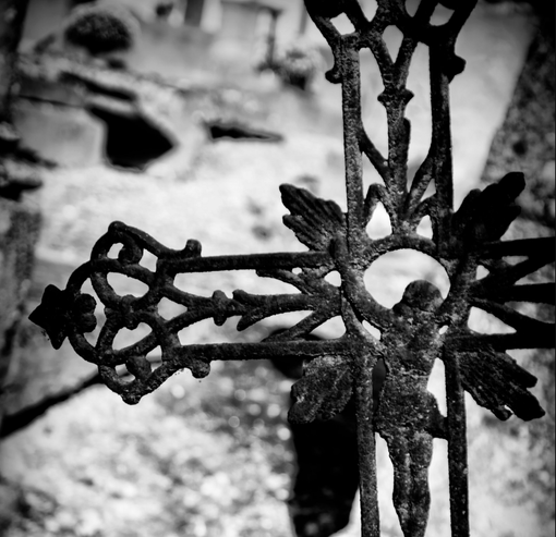 Eterne memorie, una mostra fotografica sull’arte cimiteriale alla biblioteca civica di Alba