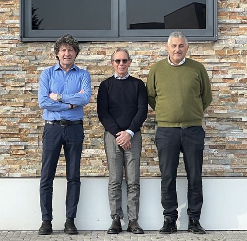 Da sinistra: Aldo Barale, amministratore delegato, Umberto Simoni, presidente, e Franco Ambrogio, responsabile commerciale di Ora Società Agricola