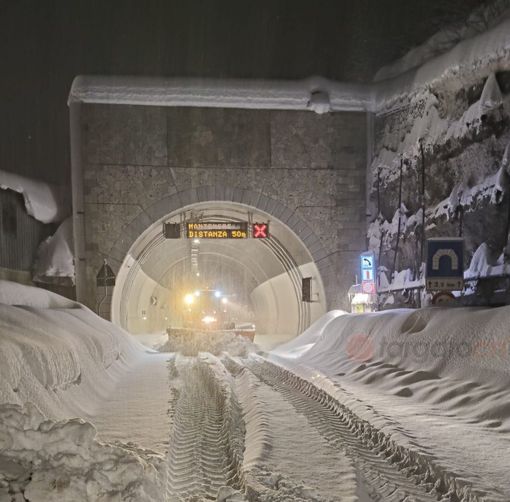 NEVE / Tenda chiuso per rischio valanghe, treni sospesi tra Limone e Ventimiglia. Numerose le richieste di intervento ai Vigili del Fuoco NEVE / Tenda chiuso per rischio valanghe, treni sospesi tra Limone e Ventimiglia. Numerose le richieste di intervento ai Vigili del Fuoco